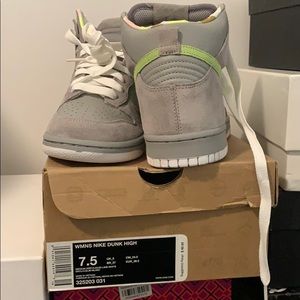 Women Nike dunk high top - brand new!!